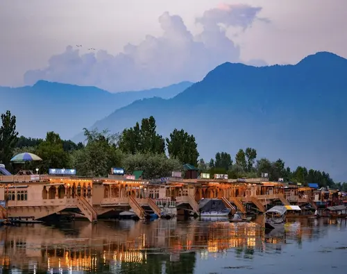 Srinagar Highlights with Gulmarg Excursion